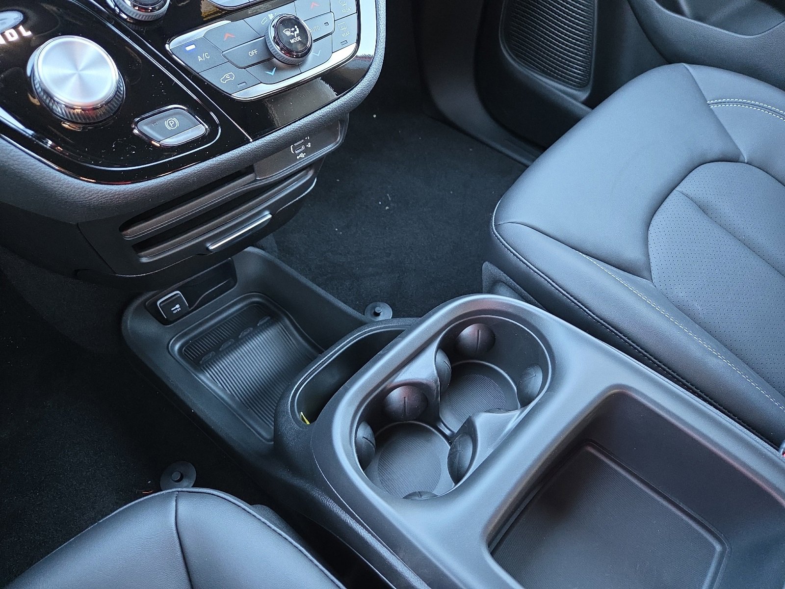 New 2026 Chrysler Pacifica Select w/ S Appearance Package image 25