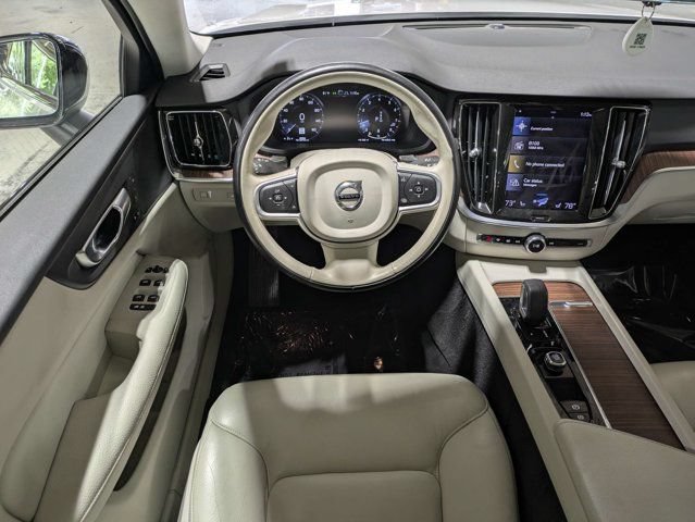 Used 2022 Volvo S60 B5 Momentum w/ Premium Package FWD image 15