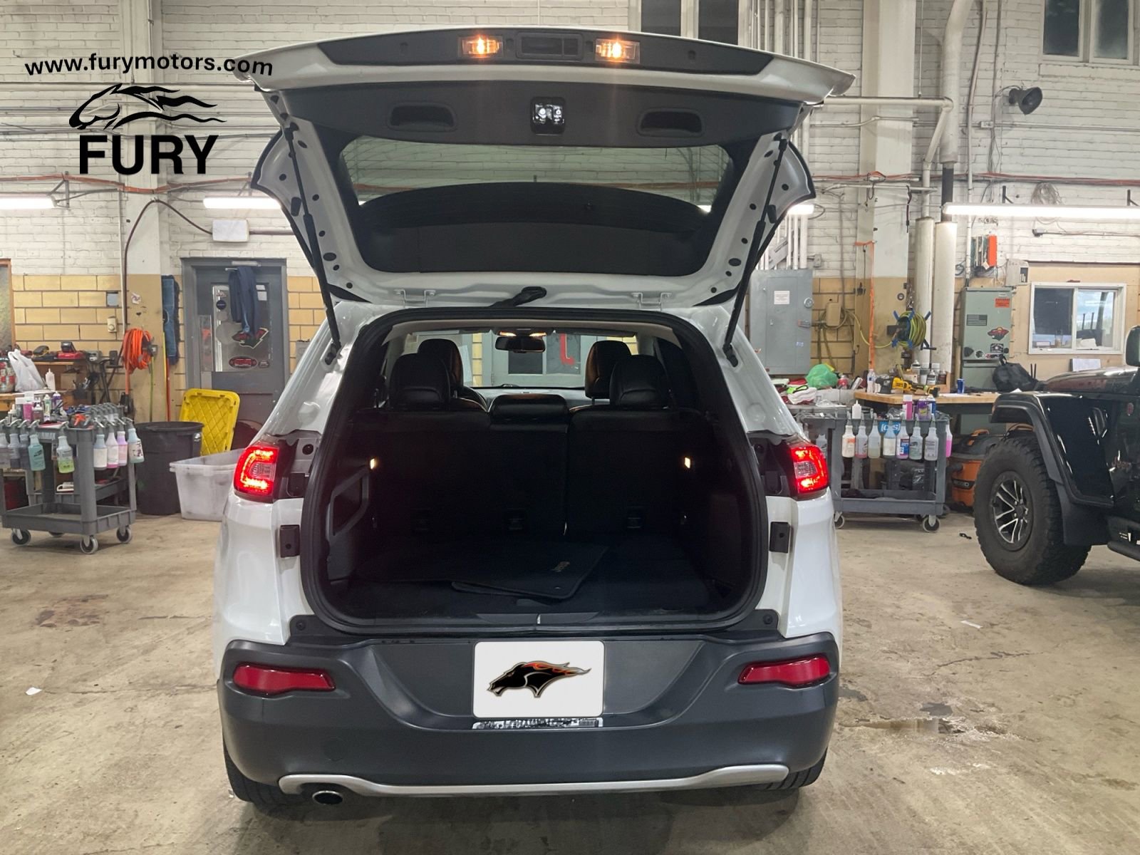 Used 2017 Jeep Cherokee Limited AWD/4WD image 19