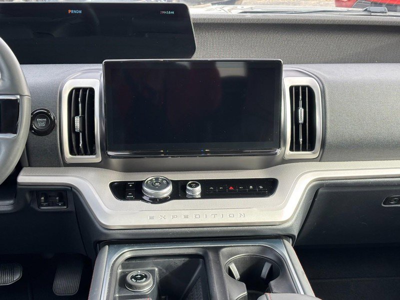Used 2025 Ford Expedition Active image 16