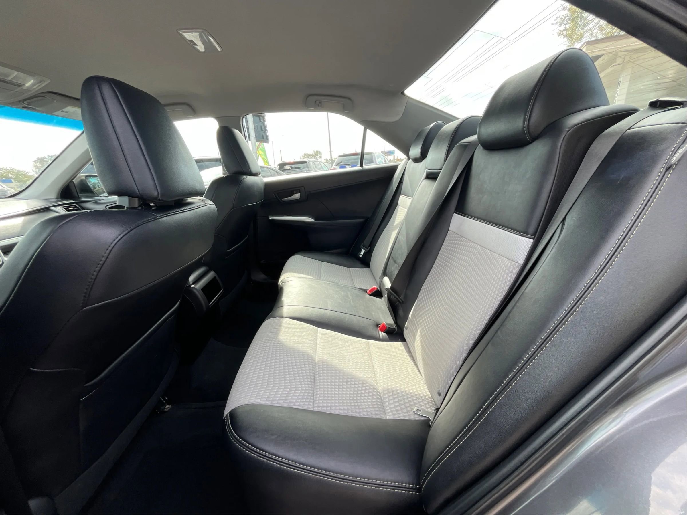 Used 2014 Toyota Camry SE image 11