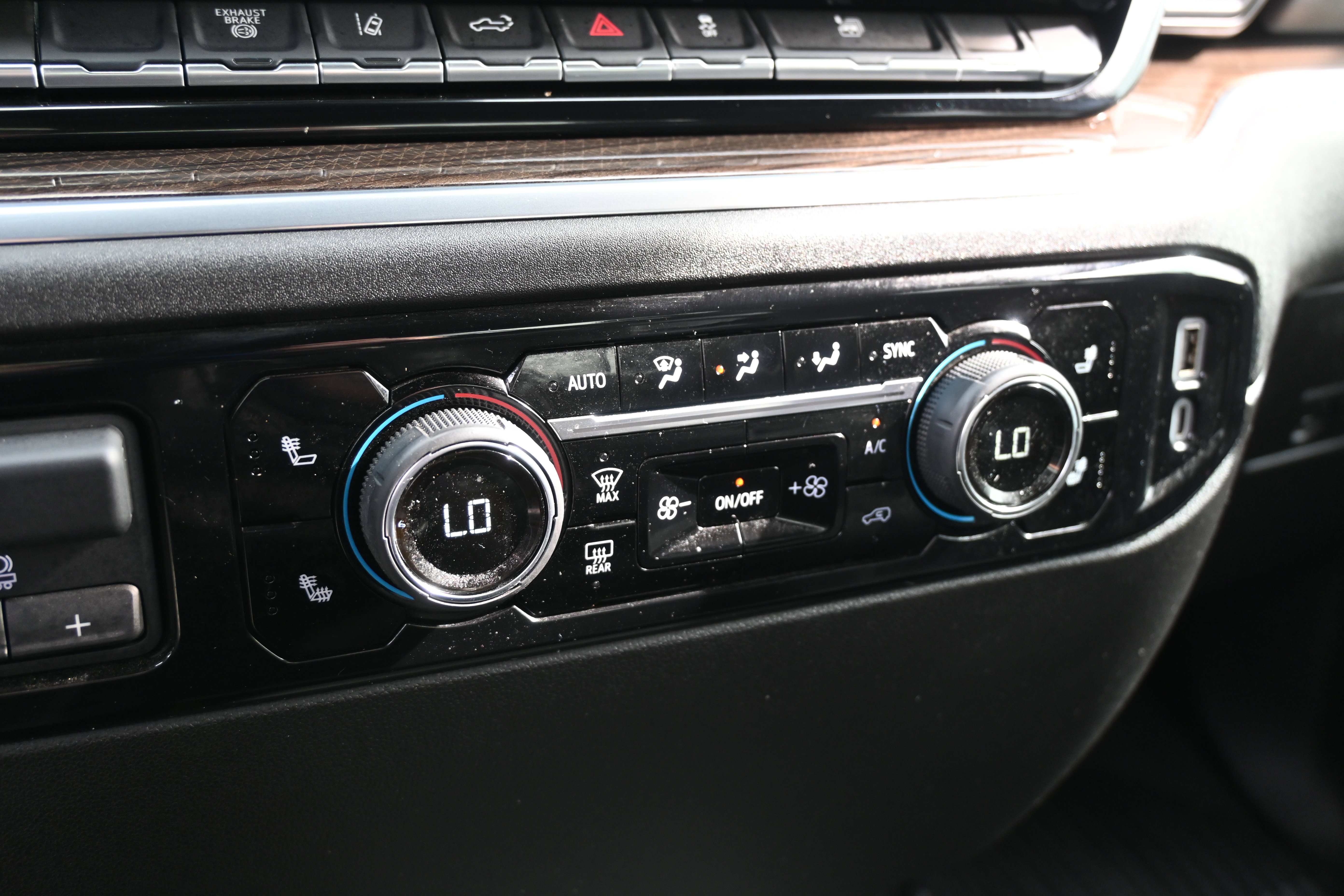 Used 2025 Chevrolet Silverado 2500 LT w/ Convenience Package image 29