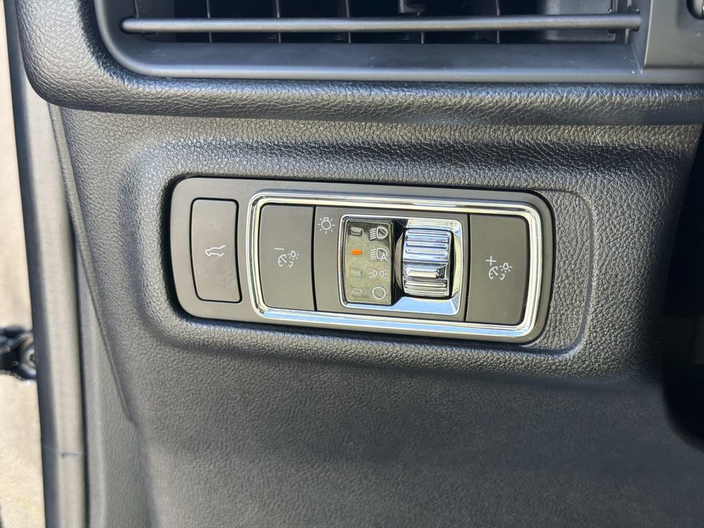 Used 2021 Lincoln Corsair AWD w/ Premium Package image 14