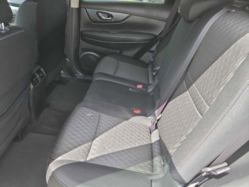 Used 2018 Nissan Rogue SV image 25