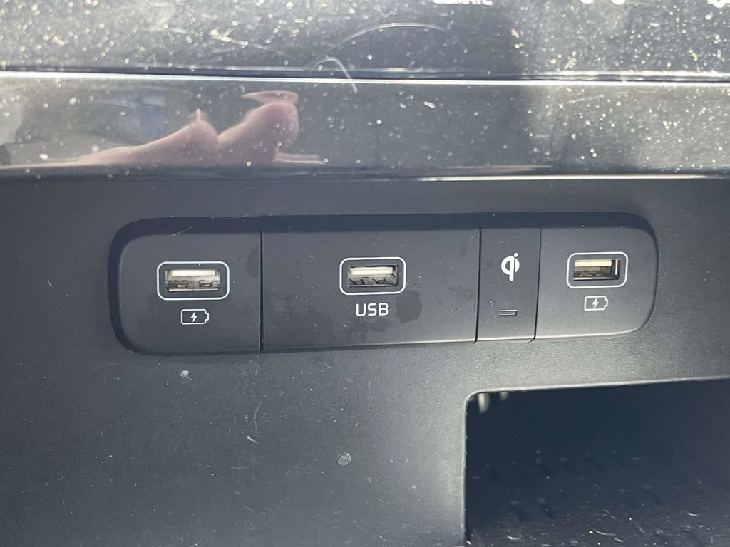 Used 2024 Kia Carnival EX FWD image 39