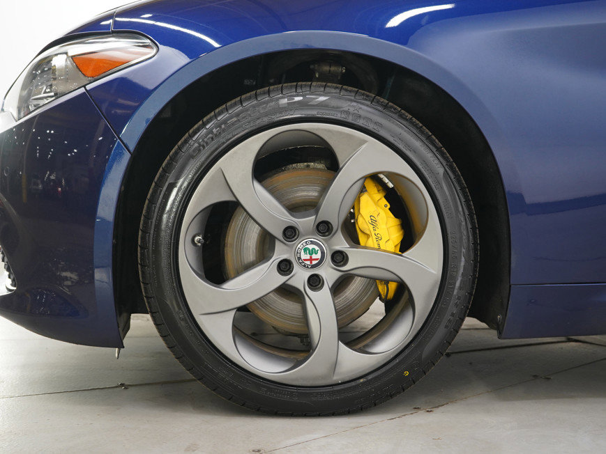 Used 2018 Alfa Romeo Giulia AWD image 32