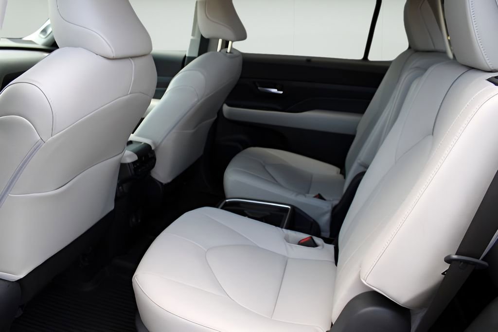 Certified 2026 Toyota Grand Highlander Platinum image 19