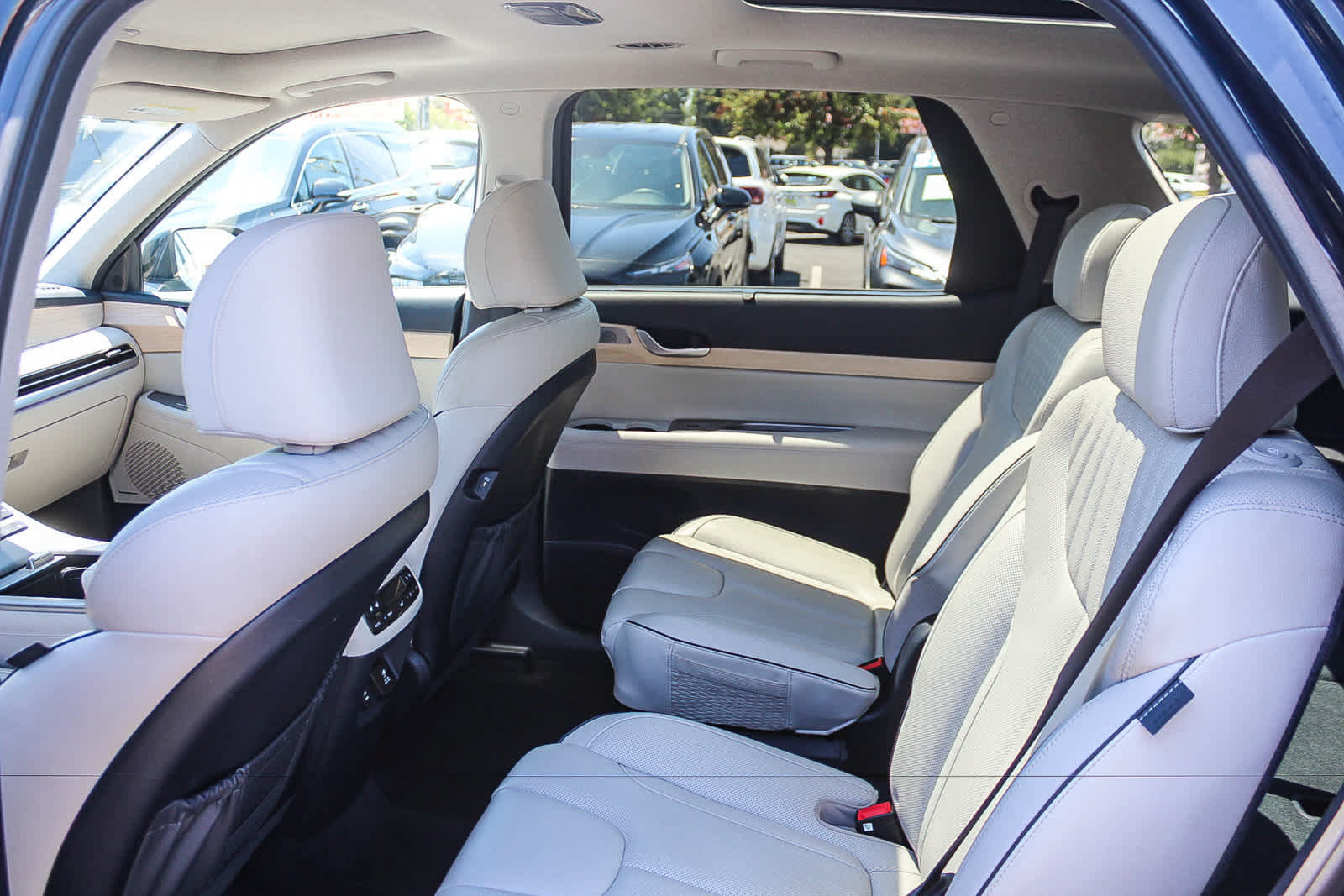 Certified 2024 Hyundai Palisade Limited FWD image 23