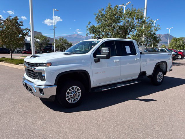 Used 2024 Chevrolet Silverado 2500 LT AWD/4WD image 3