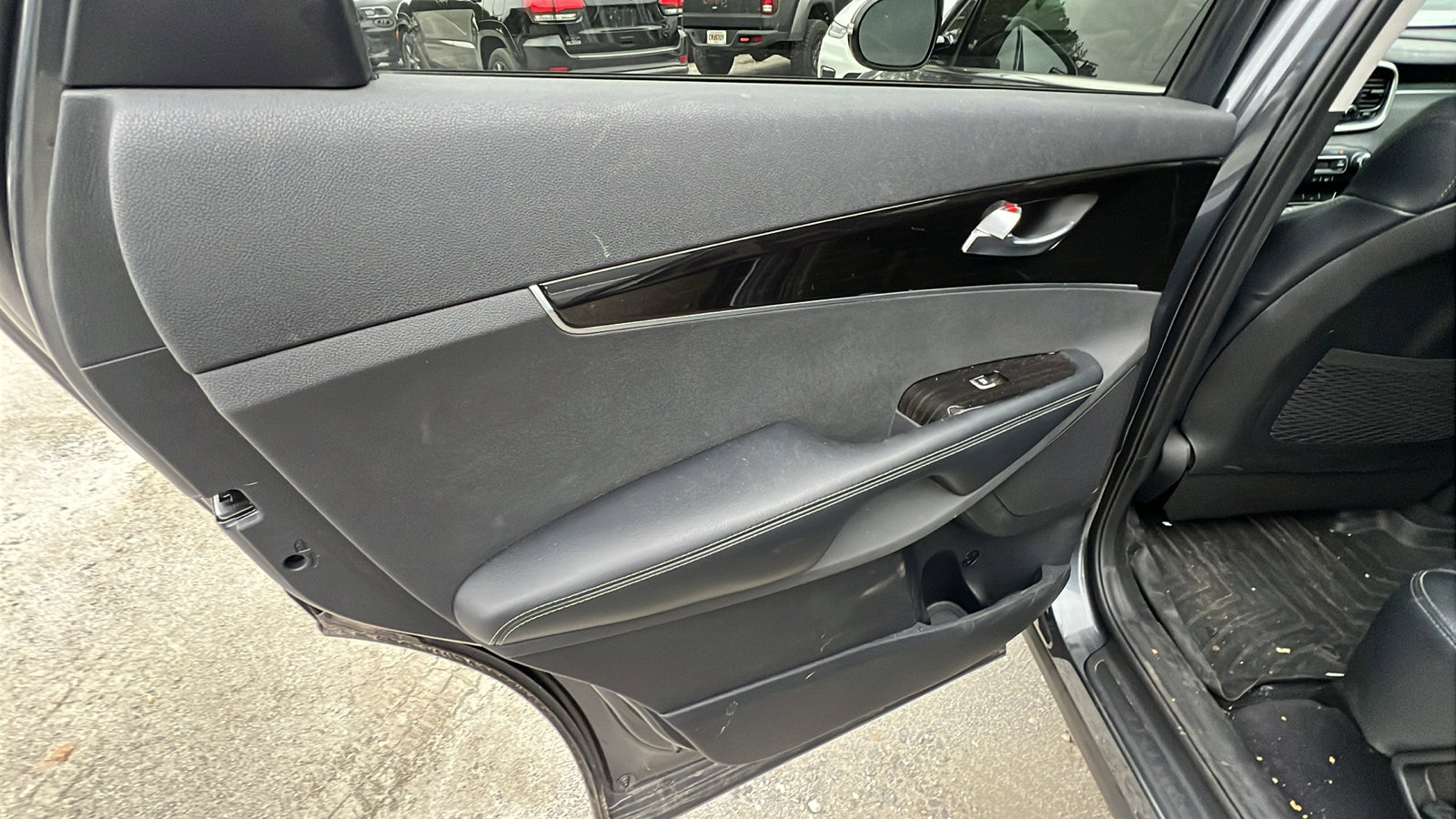 Used 2019 Kia Sorento EX image 25