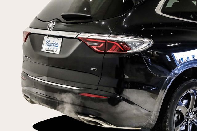 Used 2024 Buick Enclave Essence w/ LPO, Touring Package image 7