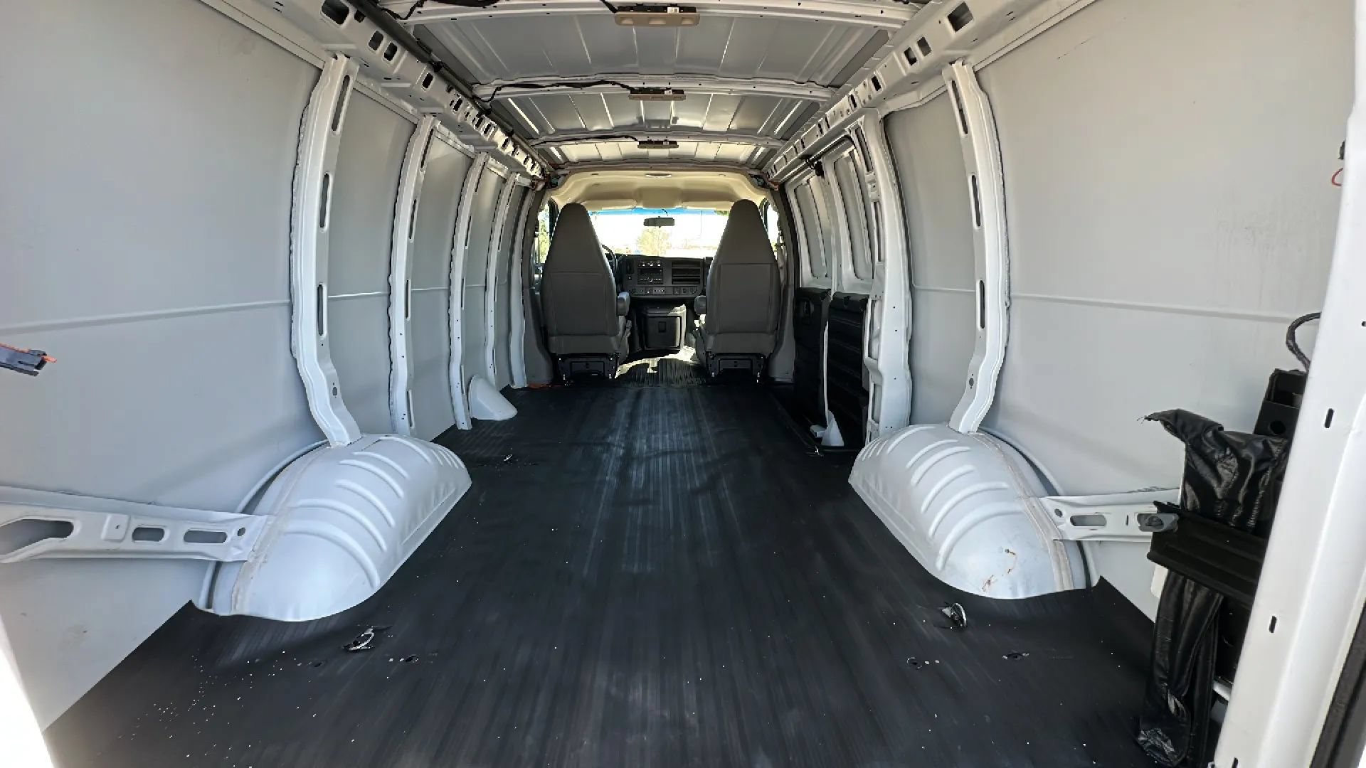Used 2020 GMC Savana 2500 w/ Driver Convenience Package RWD image 5