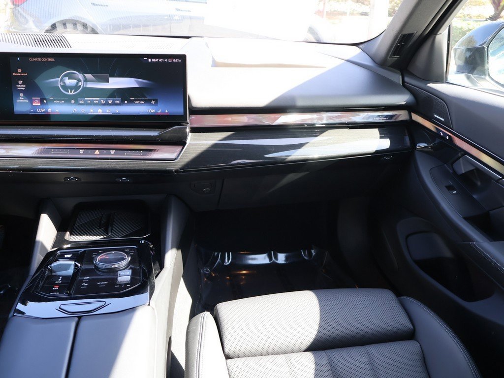 Used 2025 BMW i5 xDrive40 w/ Premium Package image 43