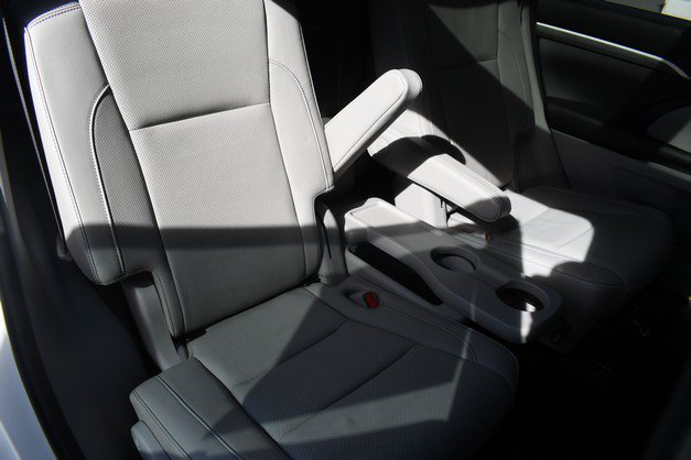 Certified 2018 Toyota Highlander Limited Platinum w/ Carpet Mat Package (TMS) AWD/4WD image 29