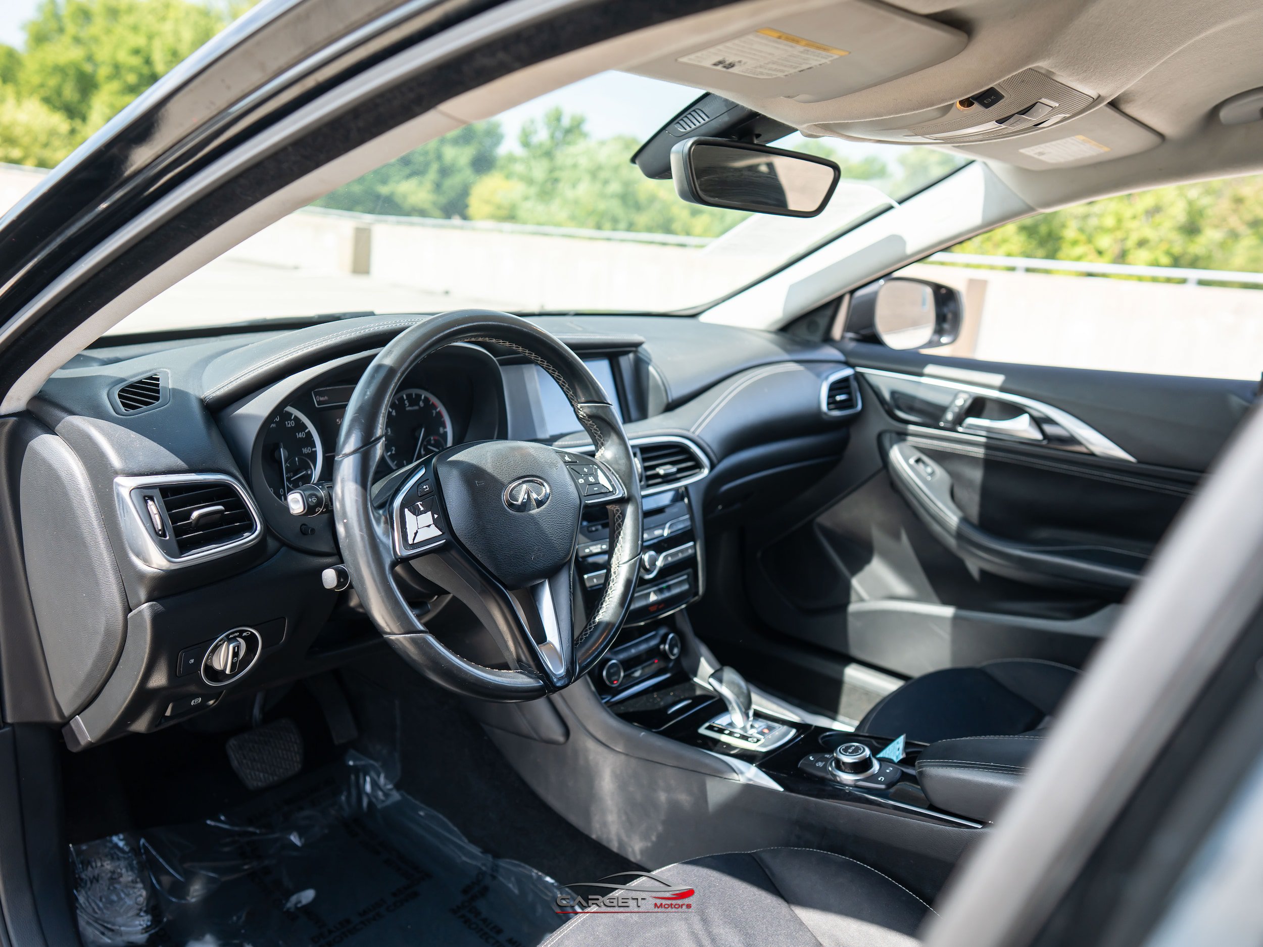 Used 2018 INFINITI QX30 FWD image 9