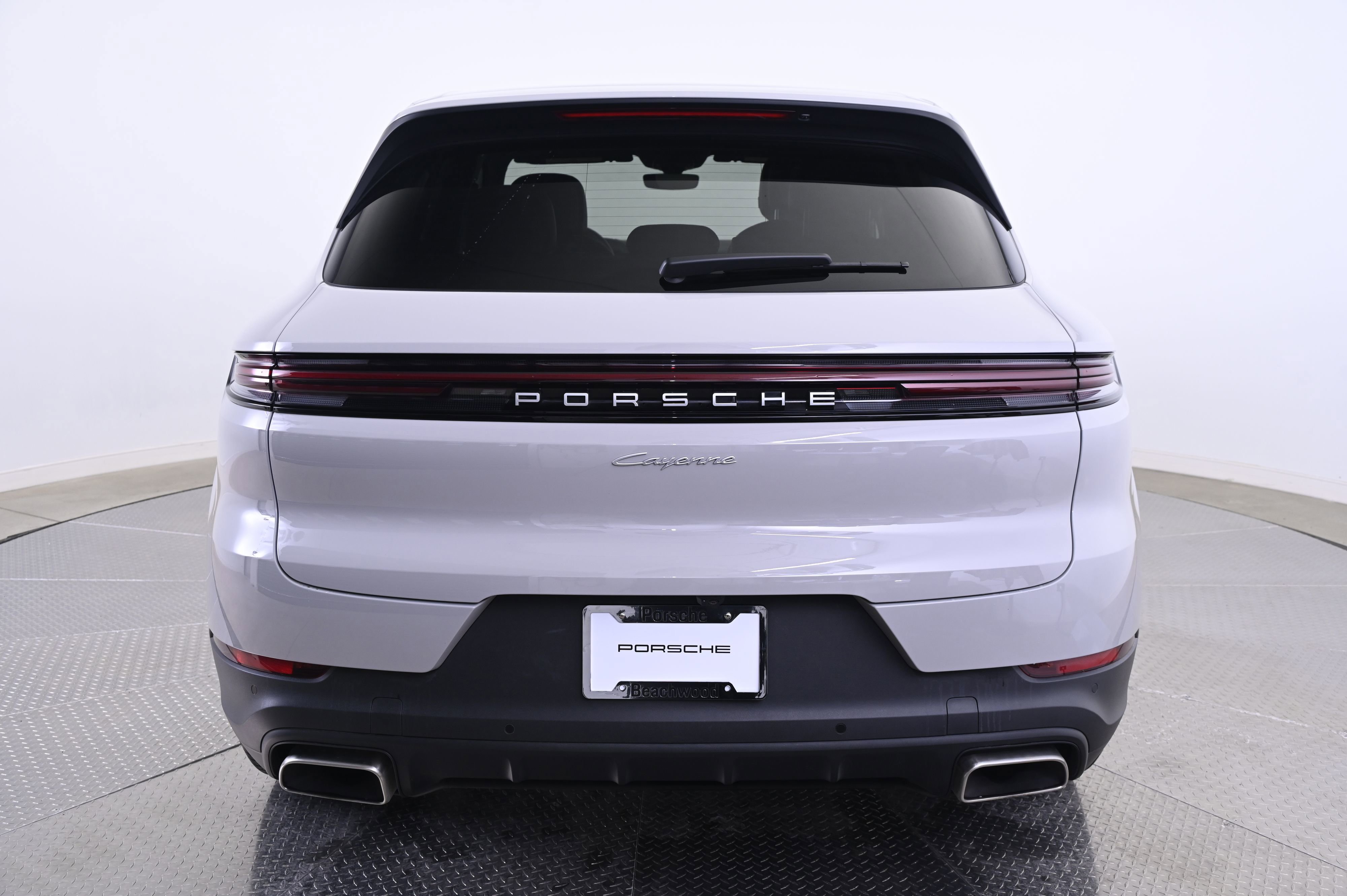 Used 2025 Porsche Cayenne image 6