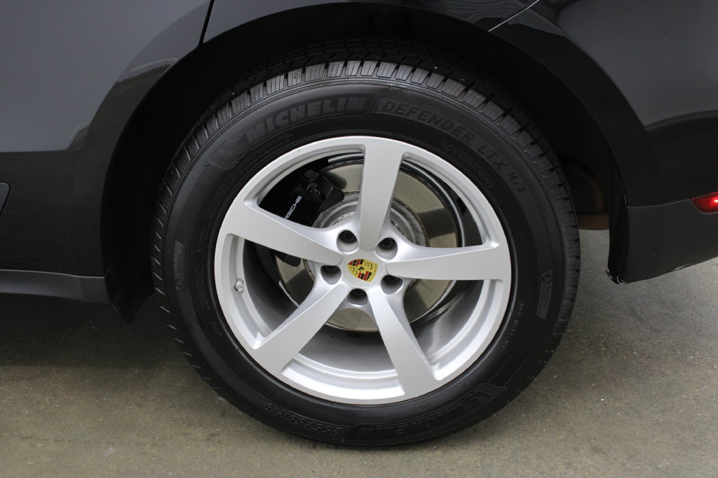 Used 2018 Porsche Macan AWD/4WD image 13