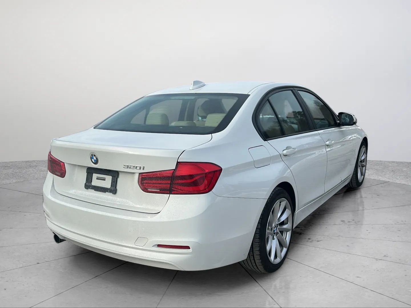 Used 2018 BMW 320i Sedan image 13