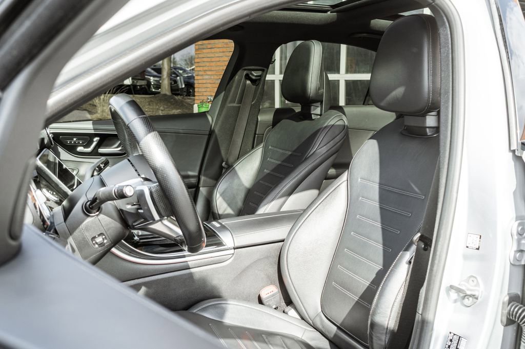 Used 2023 Mercedes-Benz C 300 4MATIC Sedan image 6
