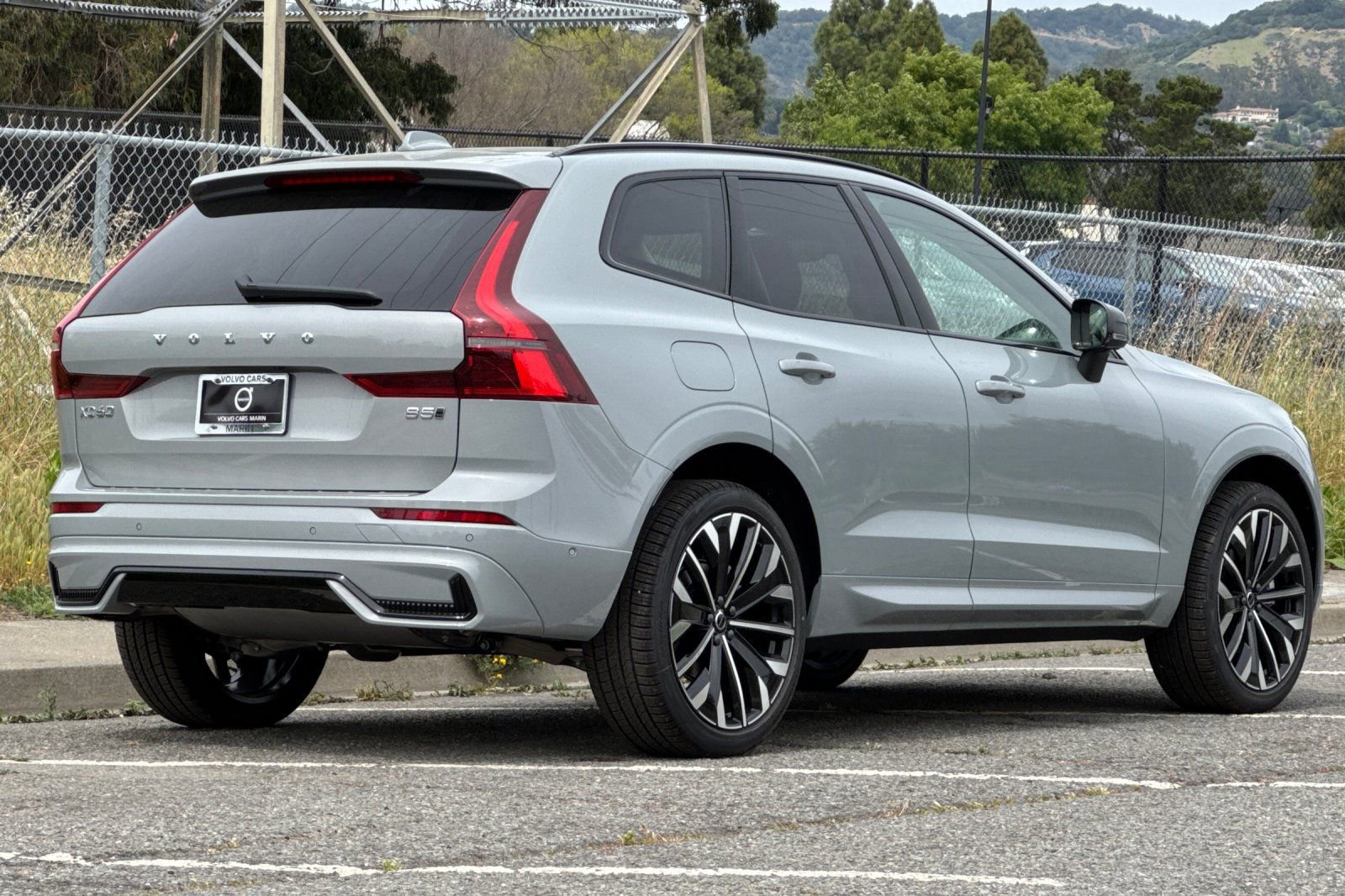 New 2026 Volvo XC60 B5 Ultra w/ Protection Package Premier AWD/4WD image 2