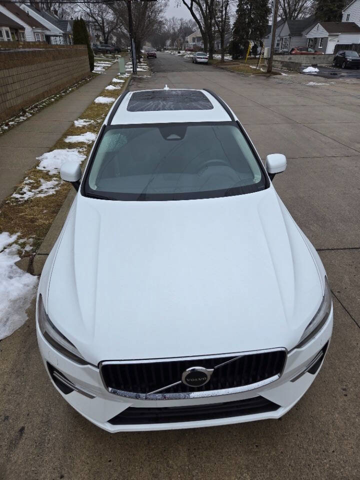 Used 2023 Volvo XC60 B5 Core image 12