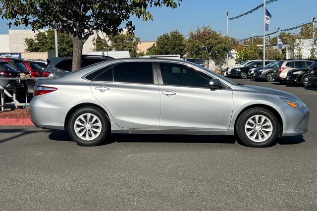 Used 2016 Toyota Camry LE FWD image 3