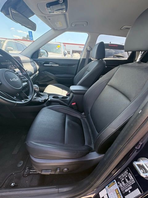 Certified 2024 Kia Seltos EX FWD image 3