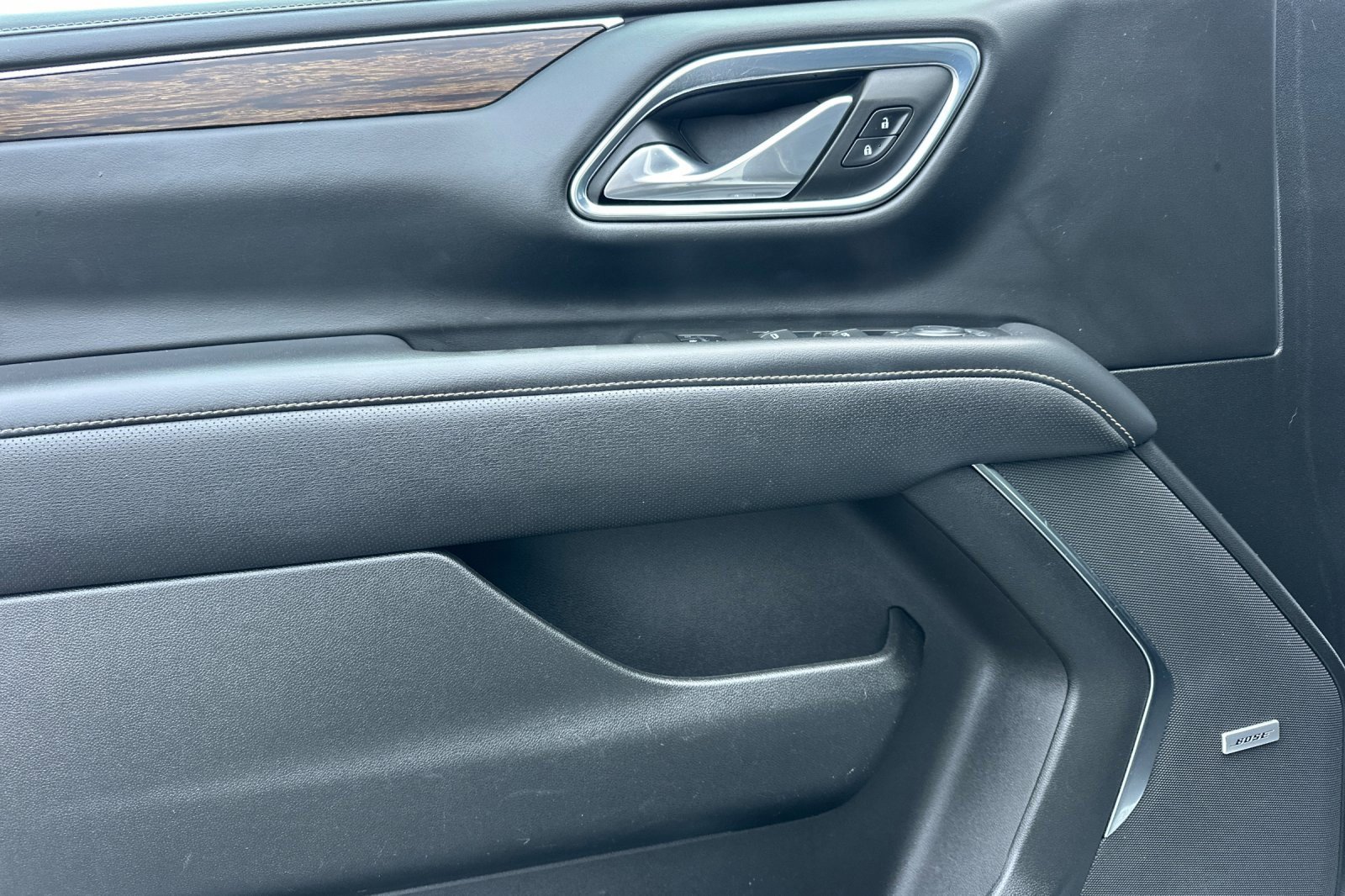 Used 2022 Chevrolet Suburban Premier image 11