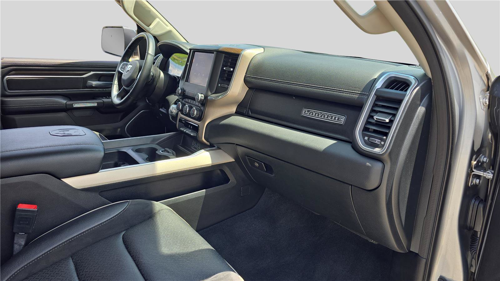 Used 2022 RAM 1500 Laramie AWD/4WD image 16