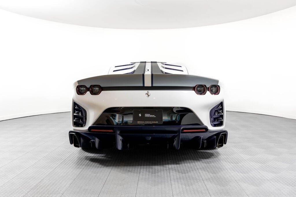Used 2023 Ferrari 812 Competizione RWD image 10