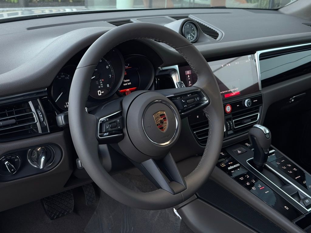 New 2026 Porsche Macan image 4