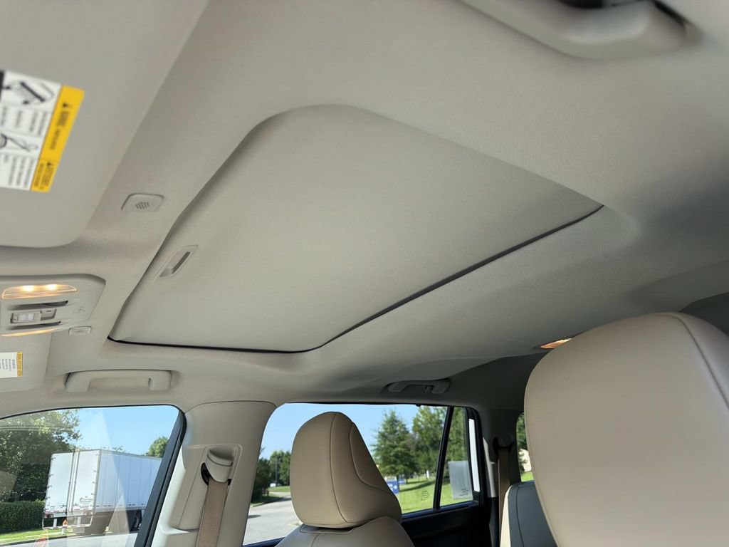 Used 2023 Toyota Highlander XLE FWD image 25