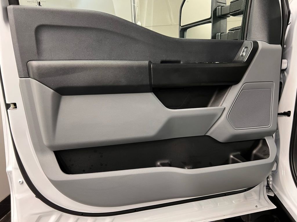 New 2026 Ford F550 4x4 Crew Cab image 25