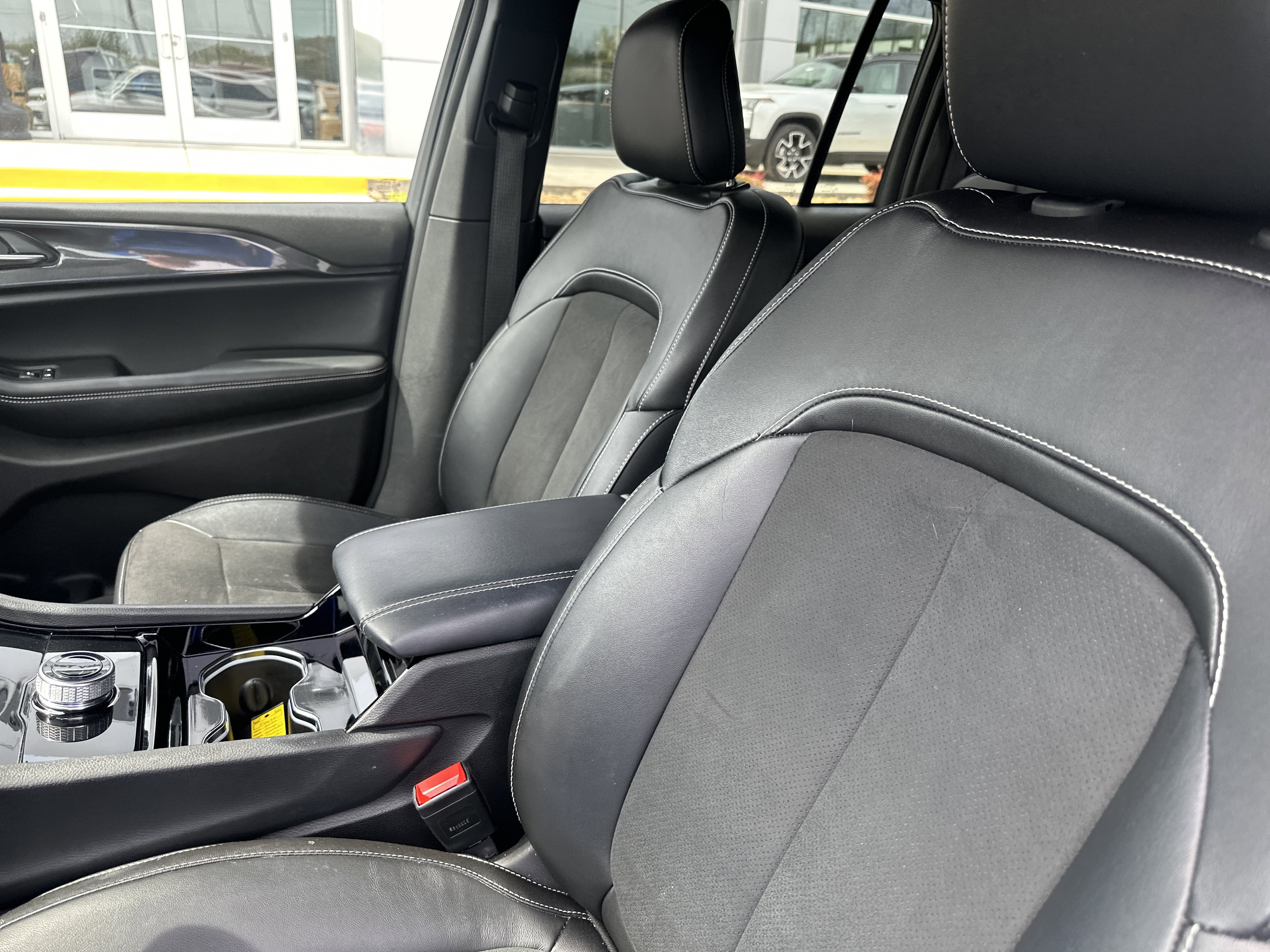 Used 2023 Jeep Grand Cherokee Altitude AWD/4WD image 17