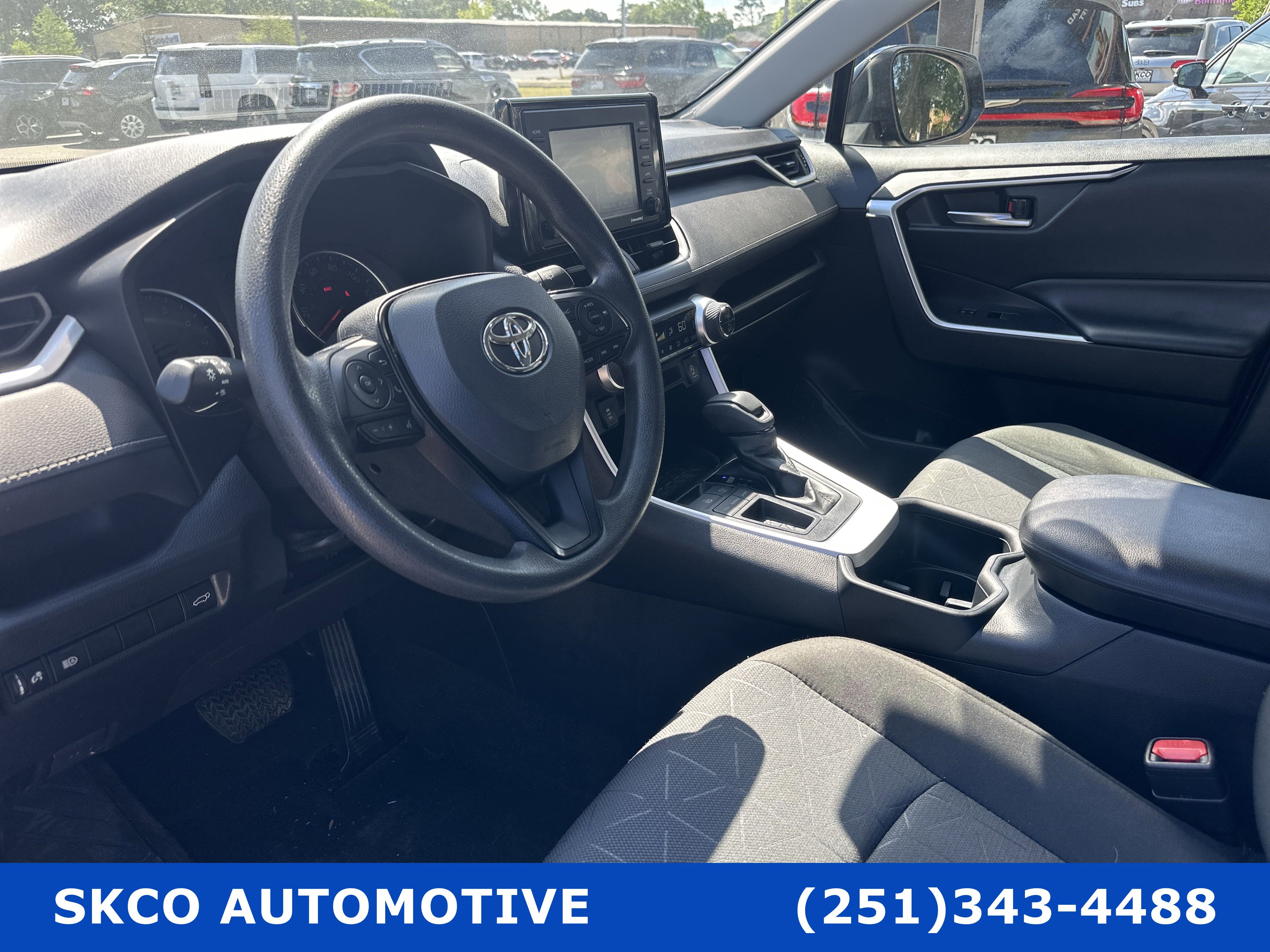 Used 2022 Toyota RAV4 XLE w/ Convenience Package FWD image 20