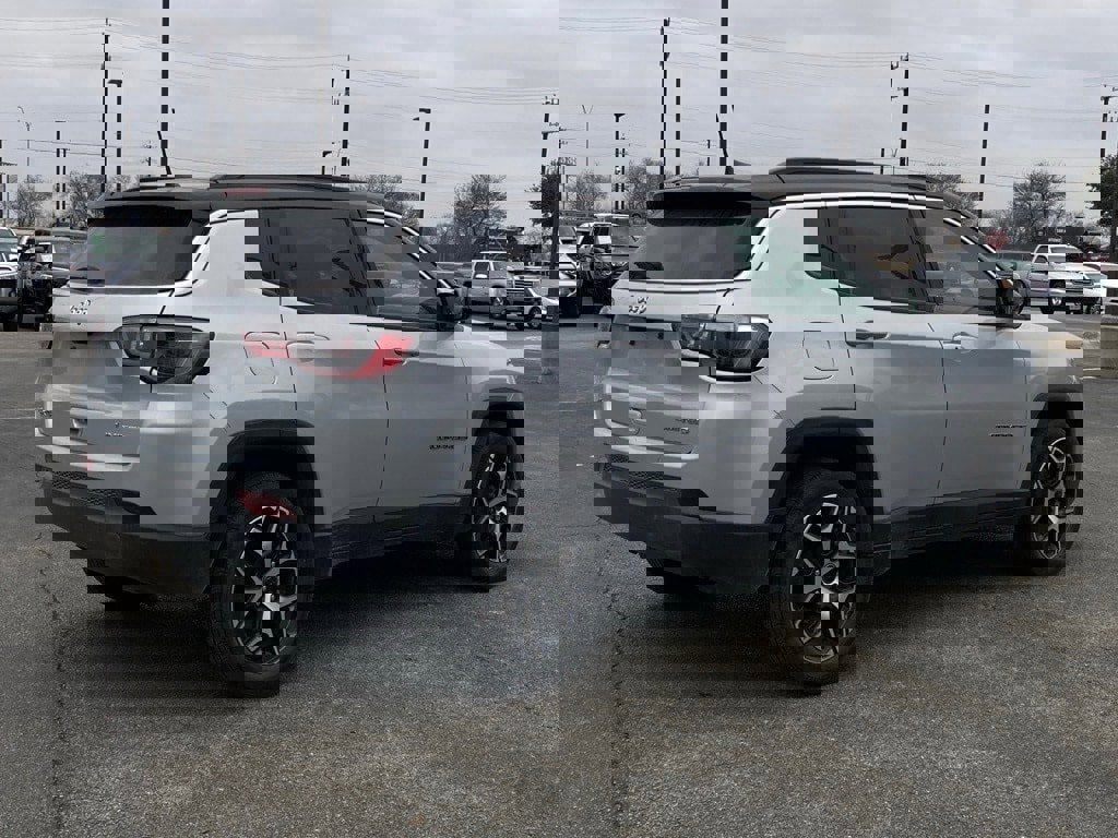 Used 2025 Jeep Compass Limited image 5