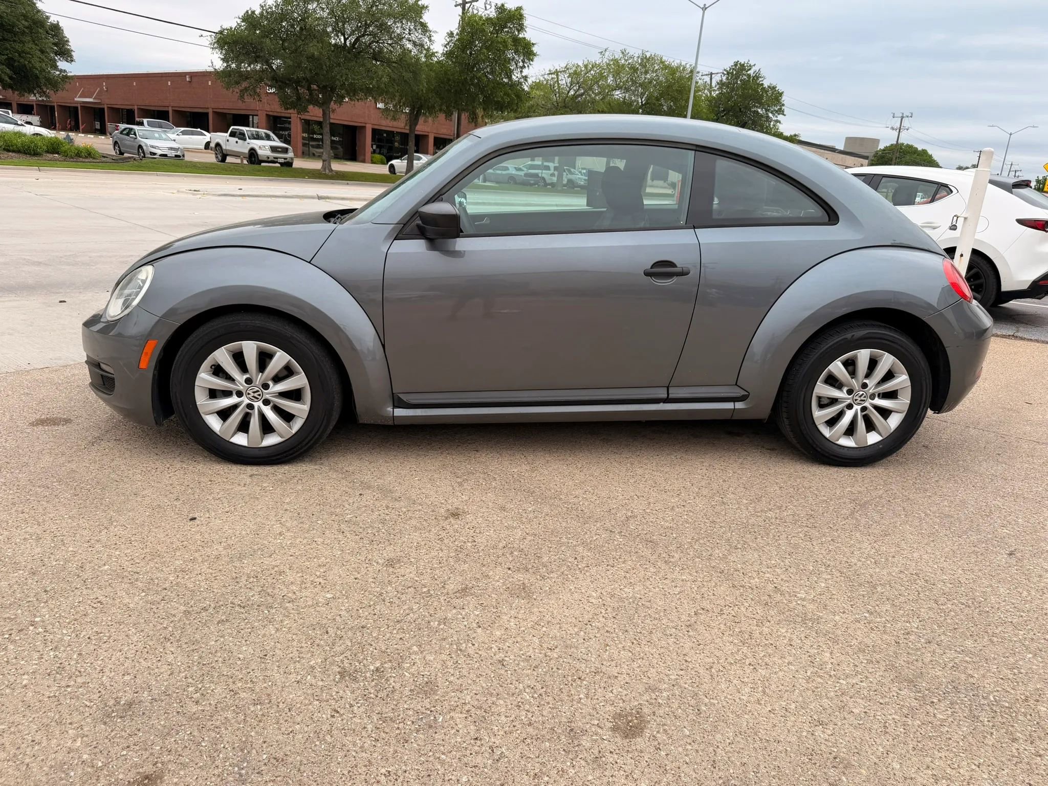 Used 2014 Volkswagen Beetle 1.8T FWD image 2
