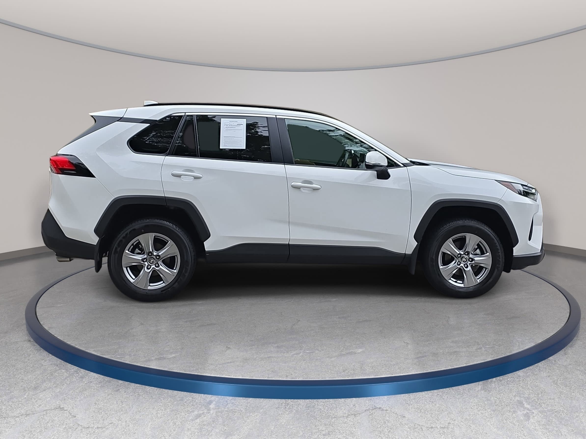 Used 2025 Toyota RAV4 XLE w/ Convenience Package FWD image 4