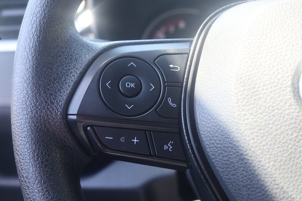 Used 2025 Toyota RAV4 XLE AWD/4WD image 7
