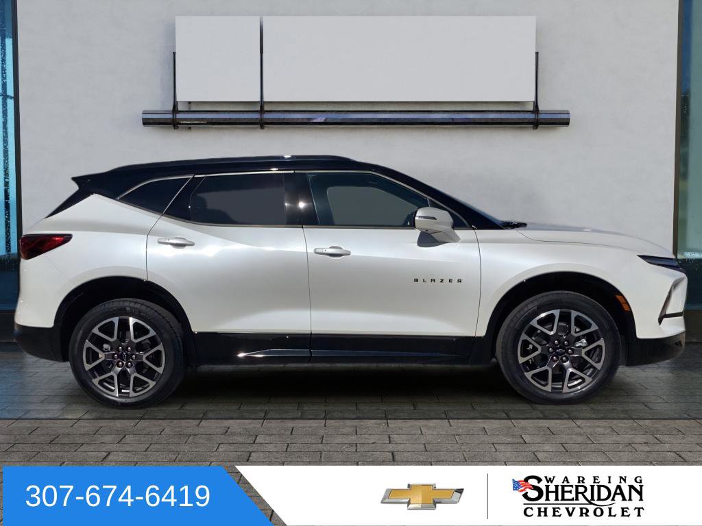 Used 2025 Chevrolet Blazer RS w/ Driver Confidence II Package AWD/4WD image 3