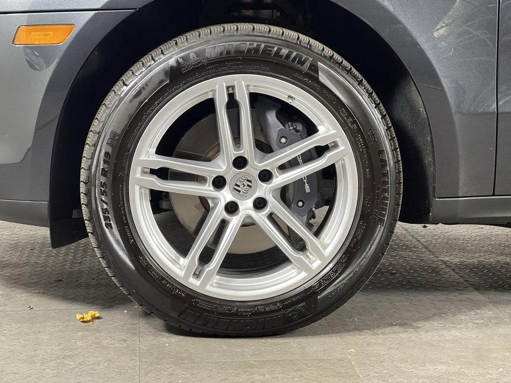 Used 2025 Porsche Macan image 11