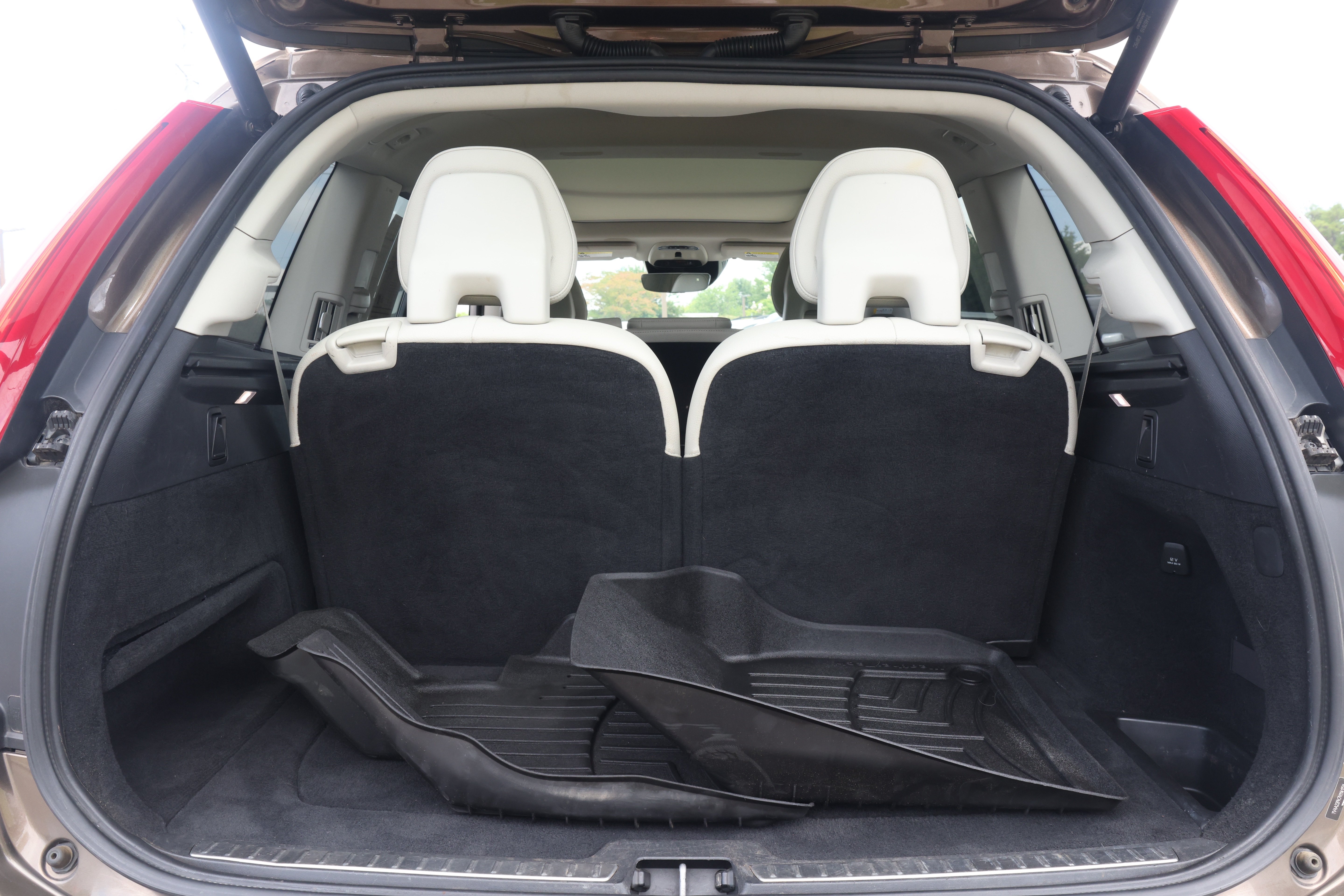 Used 2017 Volvo XC90 T6 Momentum w/ Vision Package AWD/4WD image 17