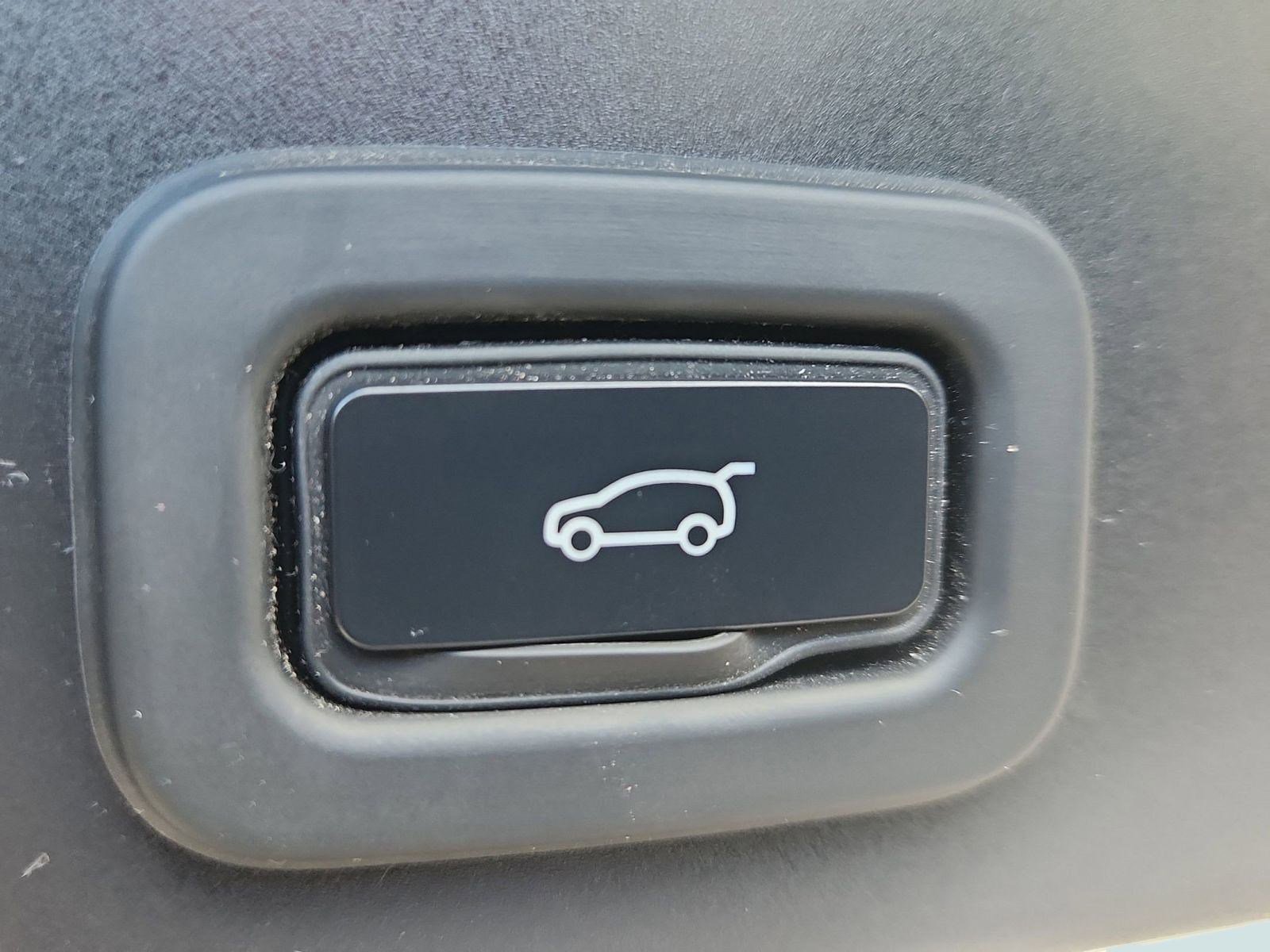 Used 2022 Land Rover Range Rover Evoque R-Dynamic SE image 15