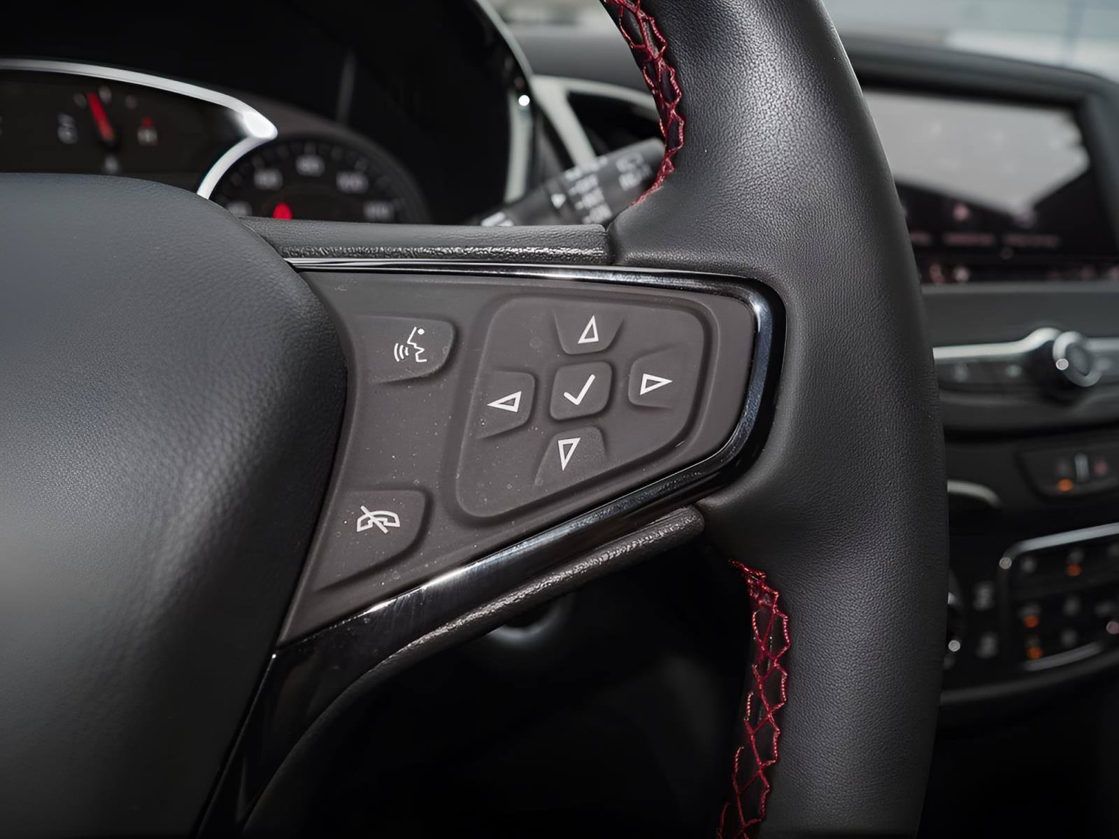 Used 2024 Chevrolet Equinox RS w/ LPO, Floor Liner Package FWD image 31