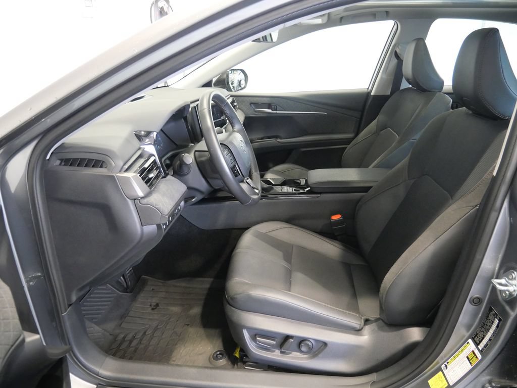 Used 2026 Toyota Camry XLE AWD/4WD image 15
