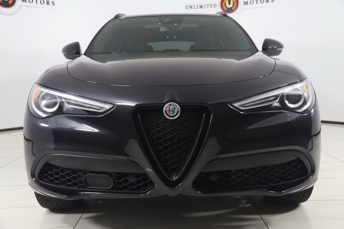 Used 2023 Alfa Romeo Stelvio Veloce AWD/4WD image 5