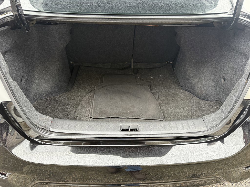 Used 2018 Nissan Sentra SR w/ SR Midnight Edition Package image 11