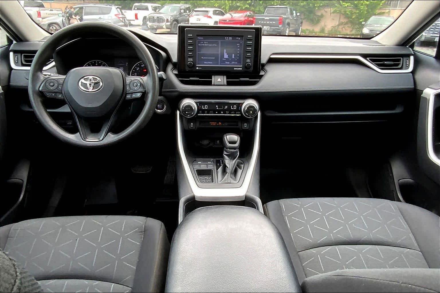 Used 2021 Toyota RAV4 XLE w/ Convenience Package FWD image 16