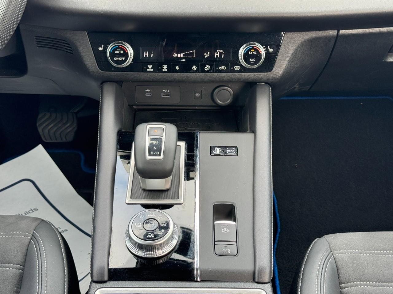 Used 2023 Mitsubishi Outlander SE image 15