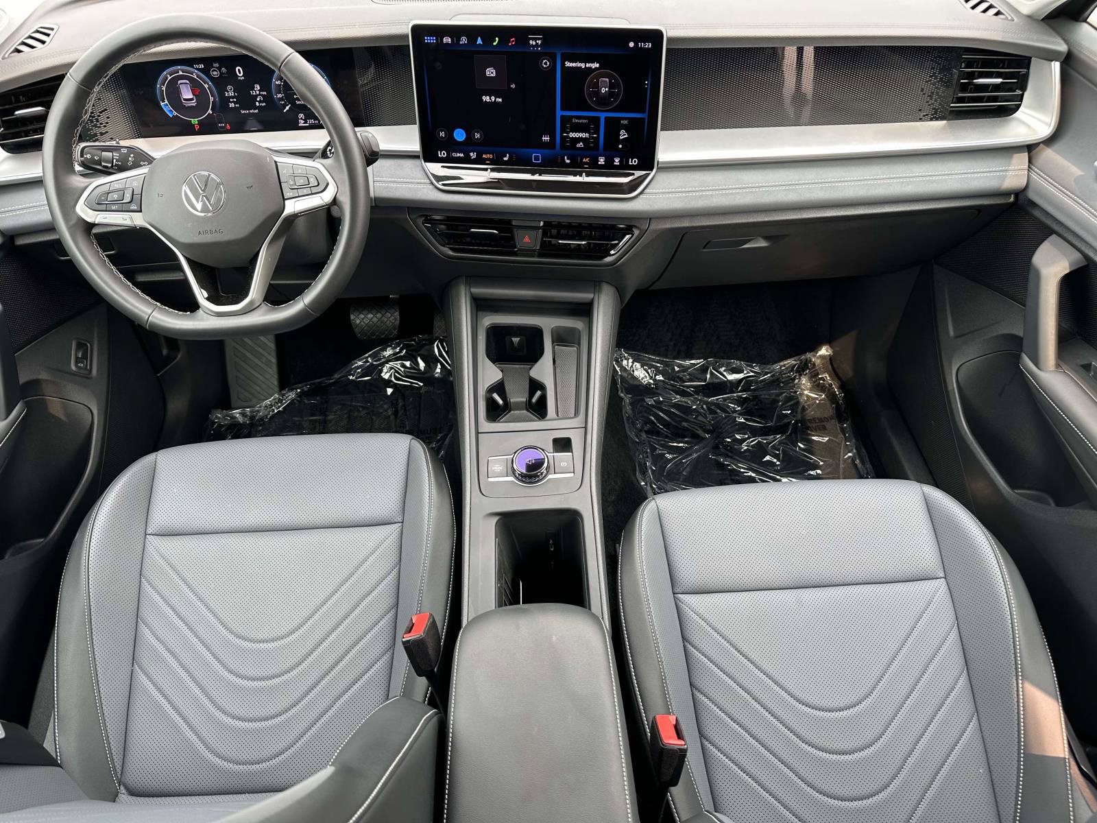 Certified 2025 Volkswagen Tiguan SE AWD/4WD image 11
